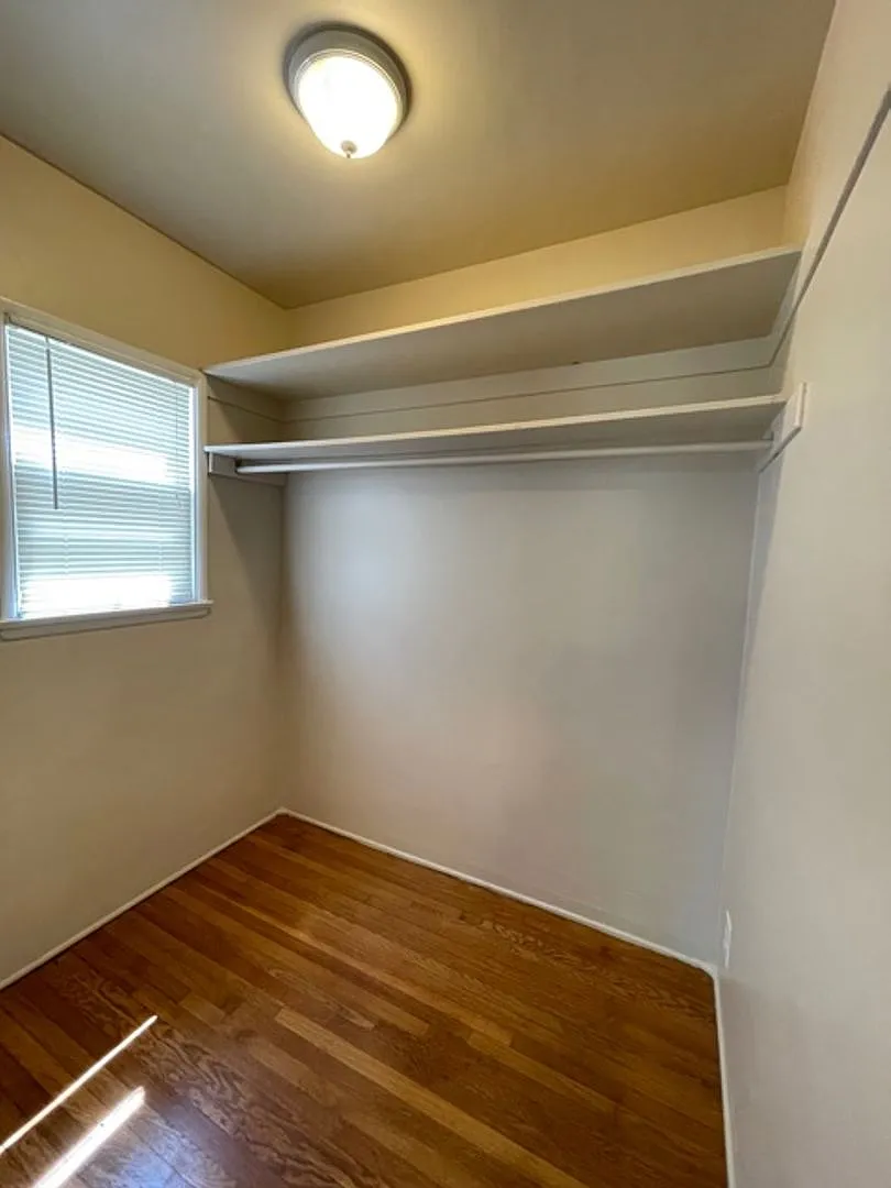 975 Marengo — Photo 4