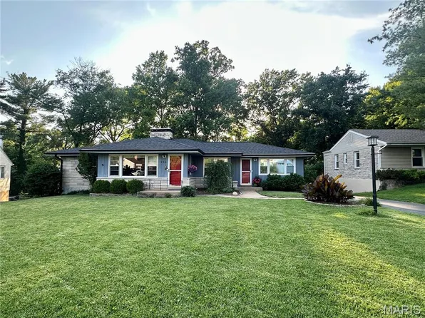 250 Turf Ct, Saint Louis, MO 63119