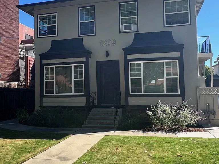1209 Bellevue Av. — Photo 1