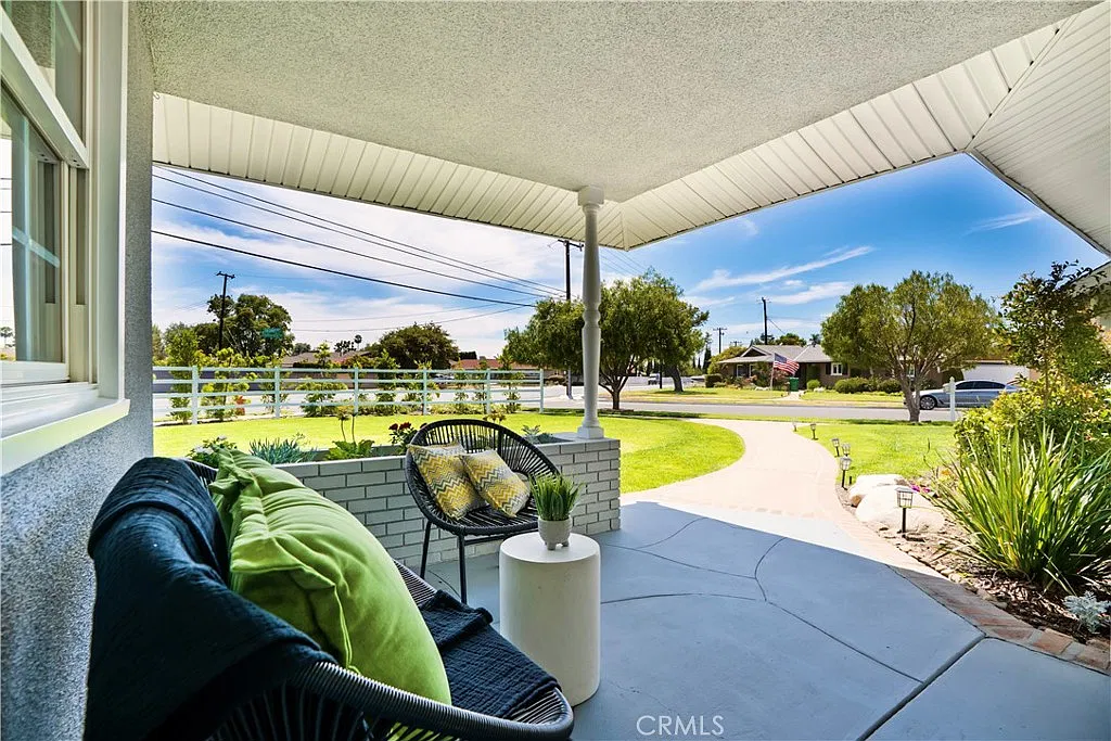 3 bed, 1702 sqft, $5,500 — Photo 3