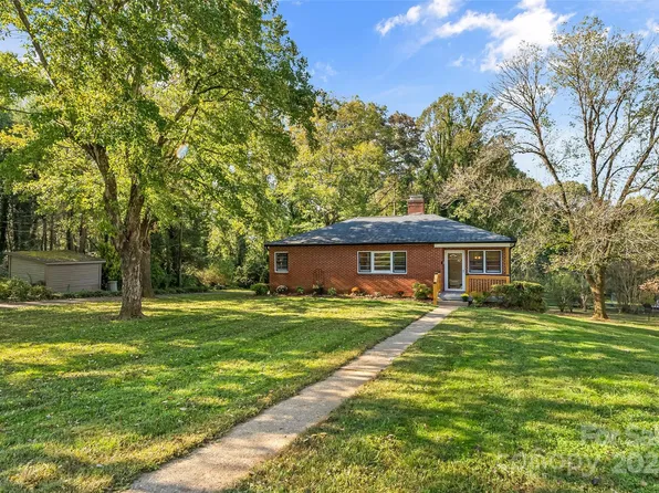 105 Walton Rd, Morganton, NC 28655