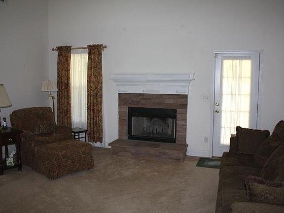 5th image of 5040 Victoria Park Dr
