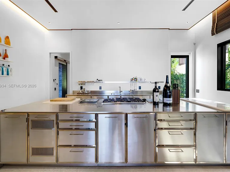 200 W Rivo Alto Dr — Photo 28
