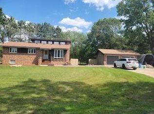 1135 Broken Arrow Rd, Hudson, WI 54016