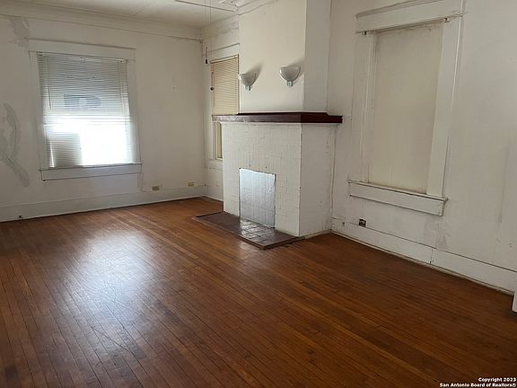 3rd image of 945 E DREXEL AVE