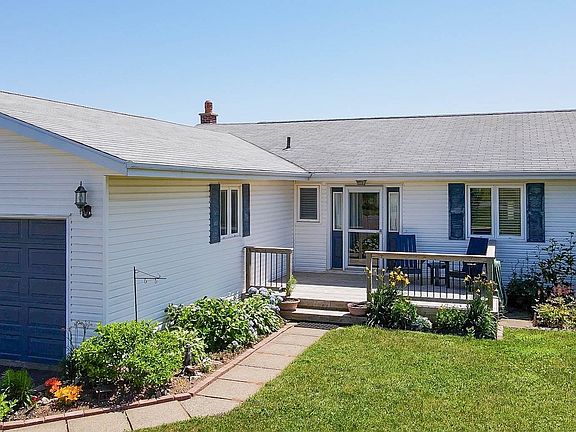2nd image of 28 Lantern Hill Dr