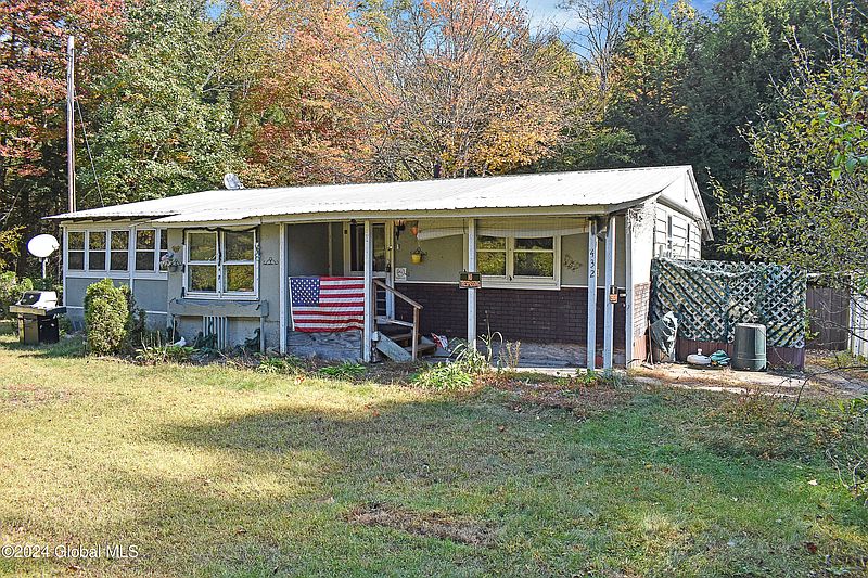 3rd image of 432 White Schoolhouse Road