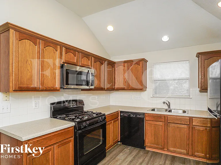 8422 Cherisse Dr — Photo 8