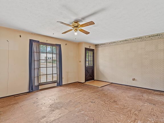 5th image of 2645 E Cragmont Street