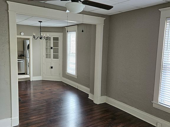 3rd image of 221 W Main St #221