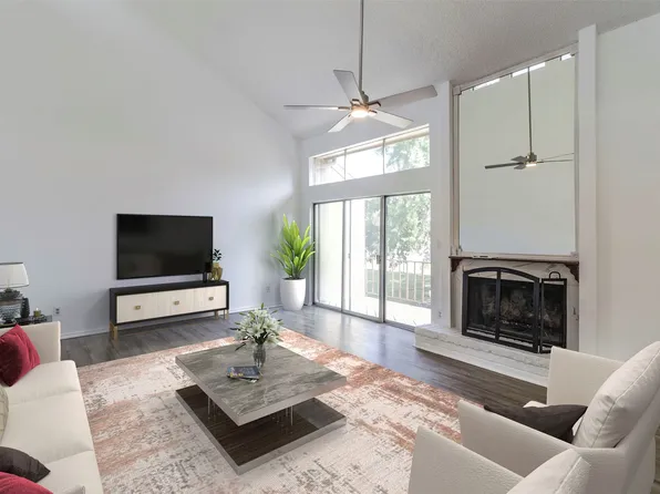 5902 Meadow Wood Ln, Fort Worth, TX 76112