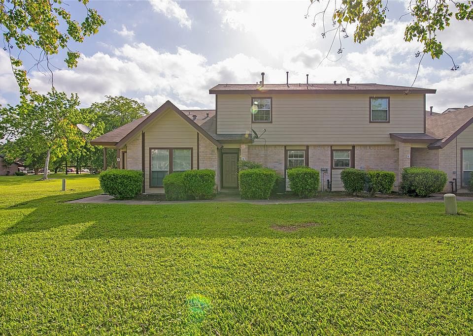 1st image of 1979 Country Village Blvd Unit B