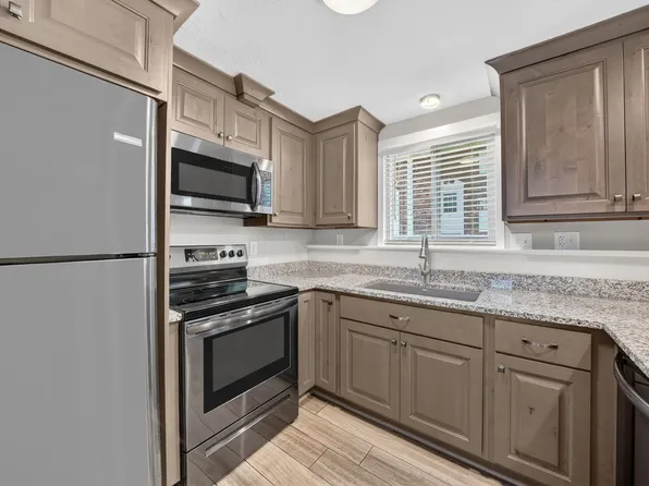 111 Center St APT 3A, Clearfield, UT 84015