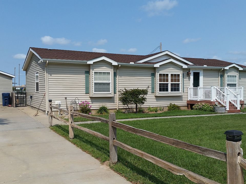 1st image of 212 W Avenue D