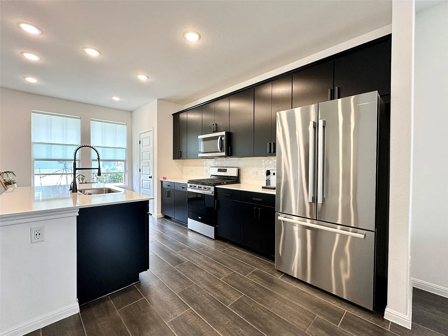 3 bed, 2.5 bath, 1950 sqft, $2,350 — Photo 4