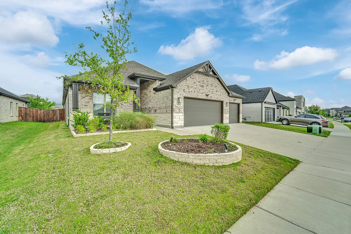 Building Photo - 117 Community Dr
