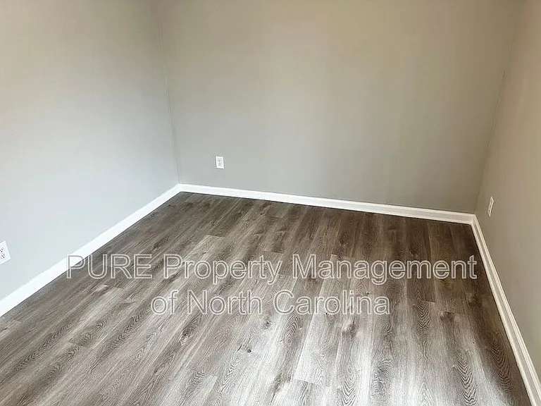 213 Irma Ave — Photo 31