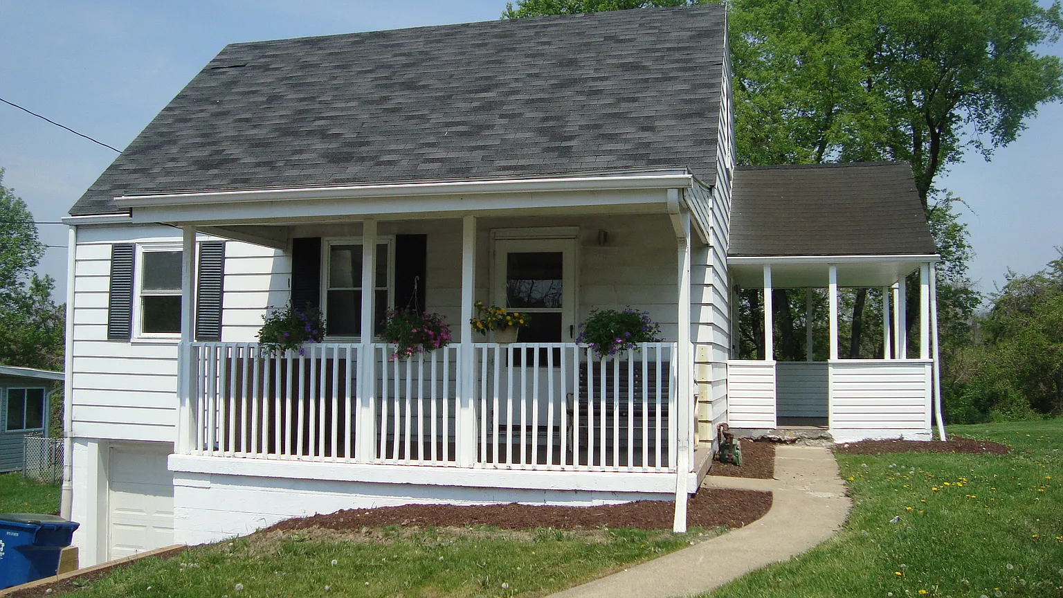 519 Center Hill Rd photo 1