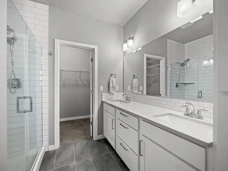 W Centennial Pl — Photo 16