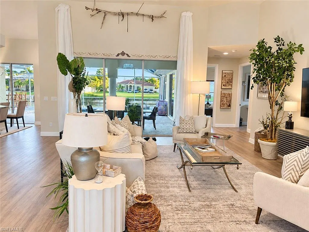 3 bed, 2.0 bath, 2499 sqft, $10,850 — Photo 4