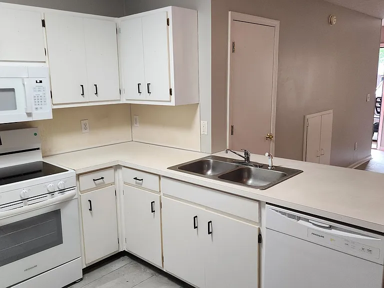 5247 Crystal Ct — Photo 2