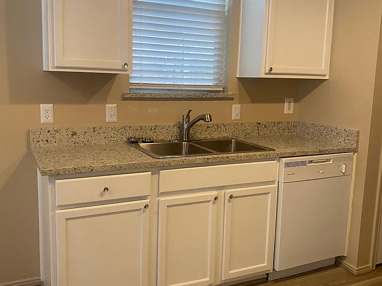 3948 Parkhaven Dr — Photo 5