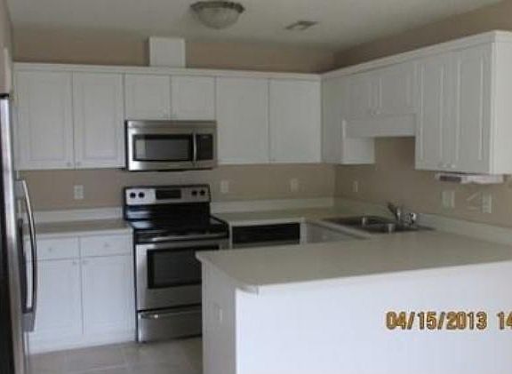 2nd image of 605 Brewster Ln