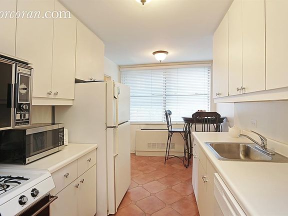 2nd image of 112 W 56th St APT 21S