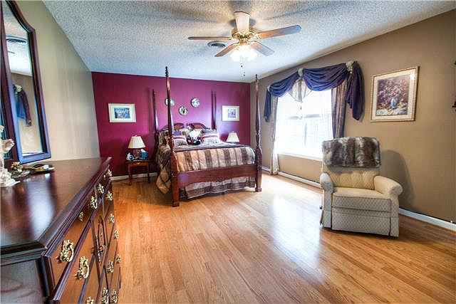 2nd image of 2058 Paradise Dr