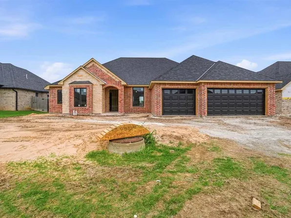 2413 NE Falcon Ln, Lawton, OK 73507