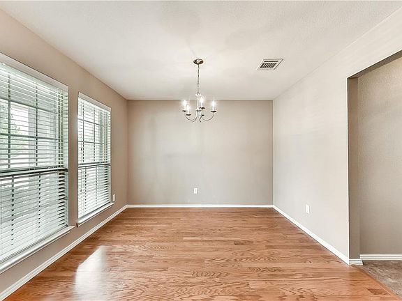 3rd image of 3633 Dove Ln