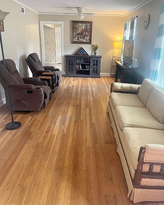 2nd image of 709 Cliff Rd