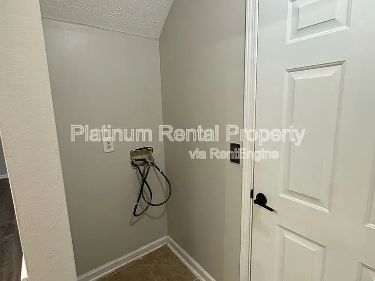 1823 Broadway St — Photo 27