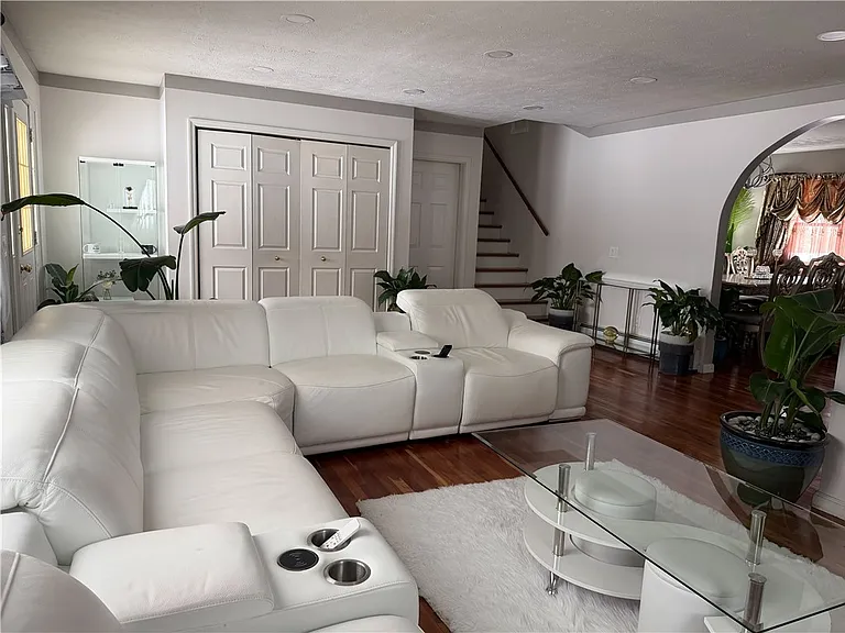 112 Central Dr — Photo 12