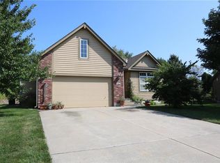 602 Meadowlark Pl, Raymore, MO 64083