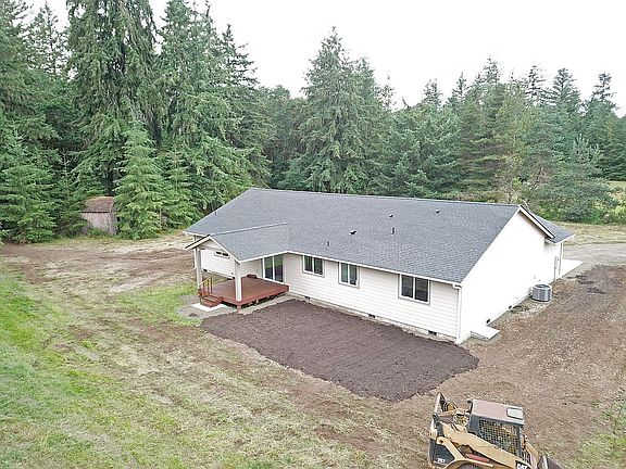 3rd image of 82 Oak Ln