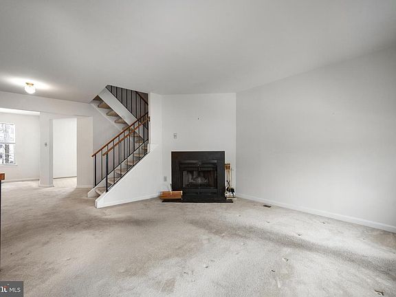 4th image of 602 Mount Lubentia Ct E