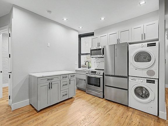 3rd image of 20 Prince St APT 31