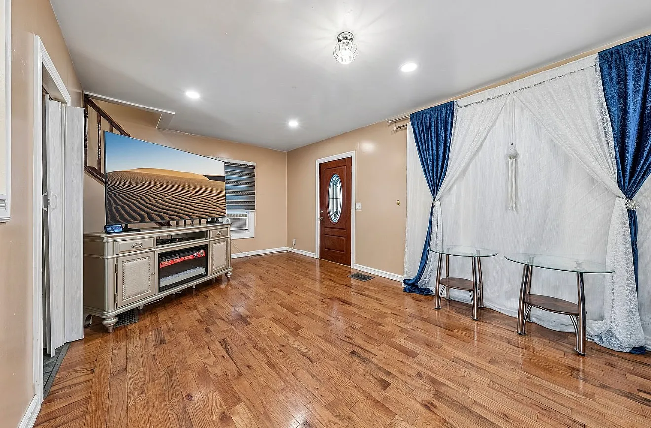 4 bed, 1412 sqft, $2,800 — Photo 1