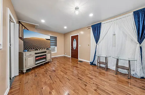1425 Kenmore Ave Photo 1
