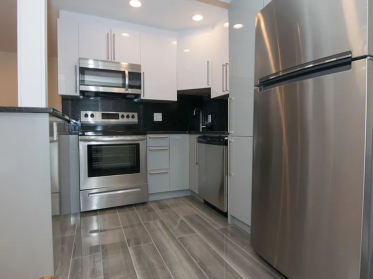 1805 Beacon St #2B — Photo 3