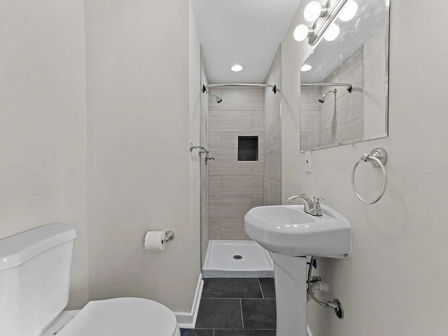 4 bed, 3.0 bath, 2052 sqft, $949 — Photo 3