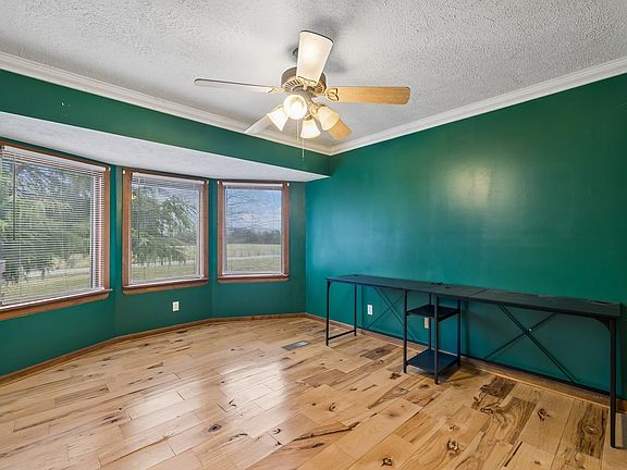 5th image of 904 Coles Ferry Rd