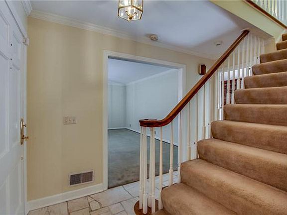 3rd image of 1106 Stonewall Jackson Ct