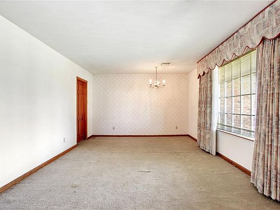 2nd image of 3821 Taft Pkwy