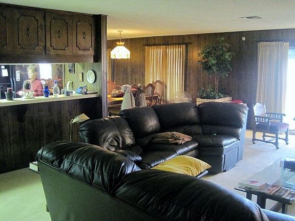 3rd image of 601 River Oak Dr
