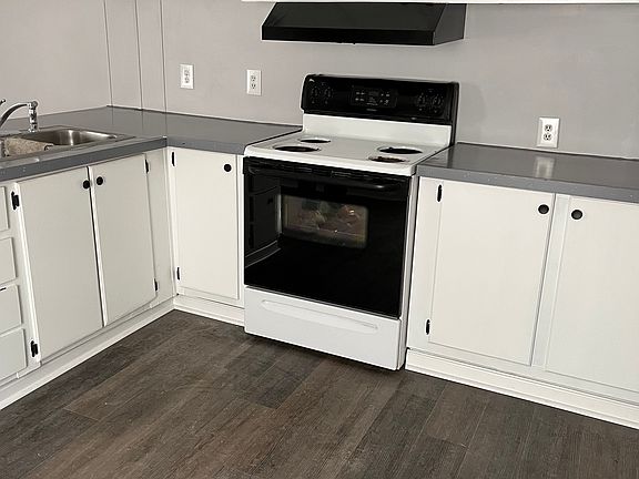 Kitchen Total electric
Stove and refrigerator provided