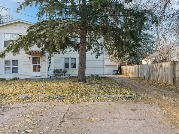 4260 NE 10th St #3, Des Moines, IA 50313