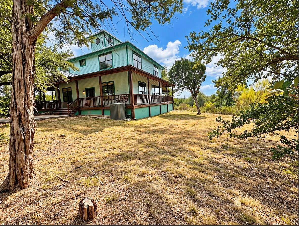 6 bed, 5.0 bath, 4146 sqft, $5,500 — Photo 1