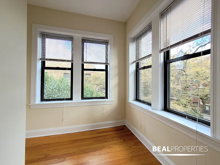 3720-28 N Pine Grove Ave — Photo 31